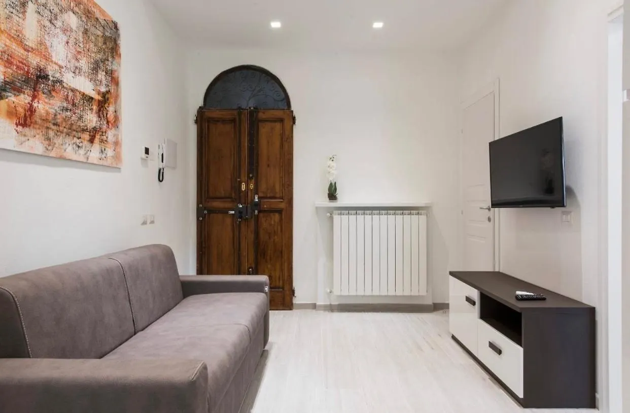 Modern Apartment In Florence Italy