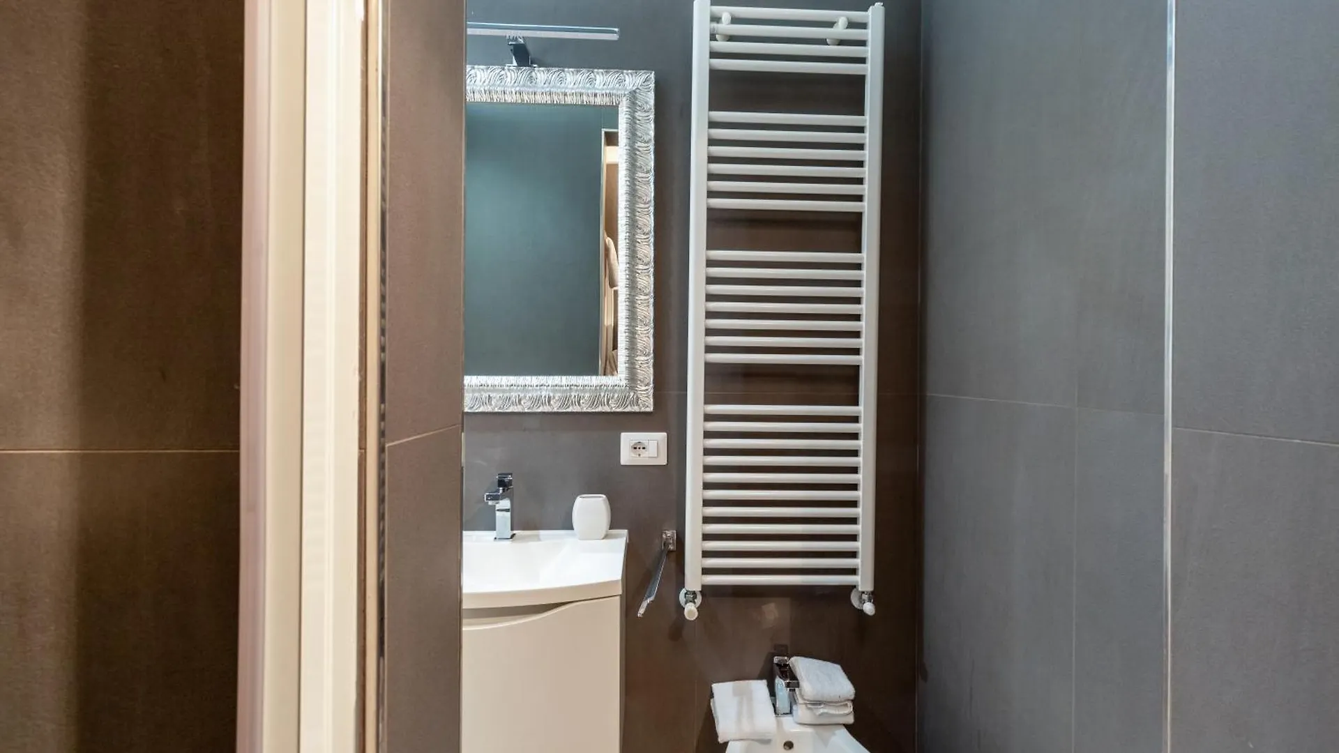 Modern Apartment In Florence 0*,